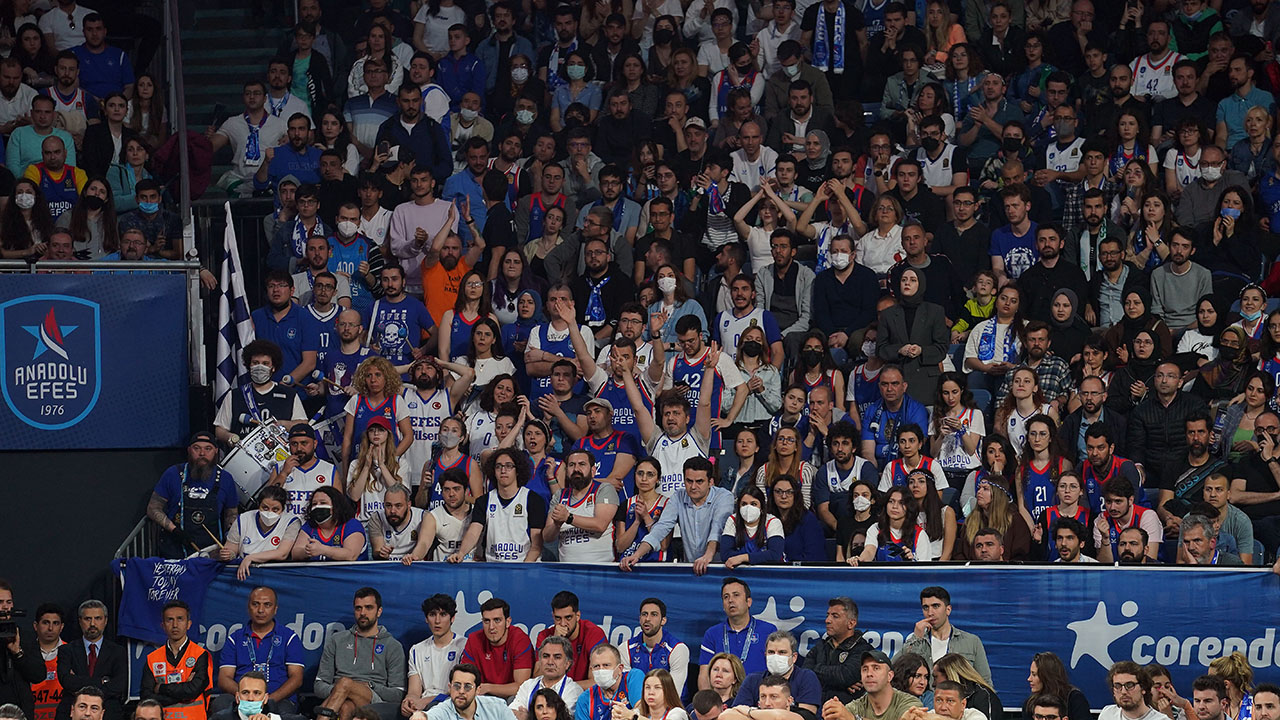 Anadolu Efes Final-Four'a yükseldi